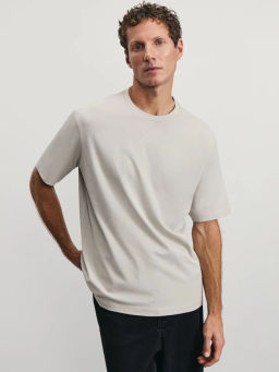 Базовая футболка regular fit / Zarina