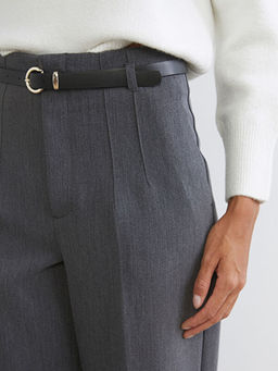 Beli Kemerli Dar Fit Kad?n Pileli Pantolon