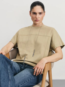 Футболка с декоративными швами из хлопка / Zarina