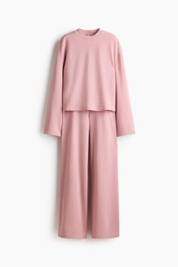 Conjunto de top y pantal?n de punto