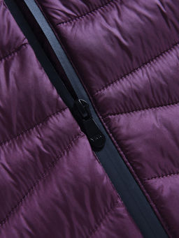Куртка женская удлинённая стёганая с капюшоном и графеновой подкладкой темно-фиолетового цвета 9628_1TF