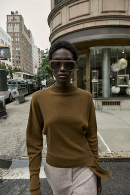 ASYMMETRIC KNIT SWEATER - Zara фото 2