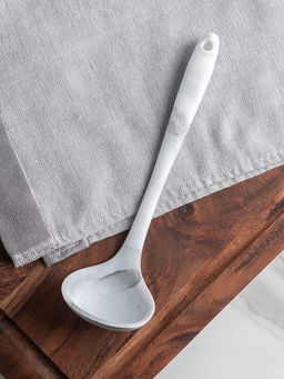 Половник 22x6,5 белый силикон, внутр. металлическая вставка Половник 22x6,5 белый силикон, внутр. металлическая вставка