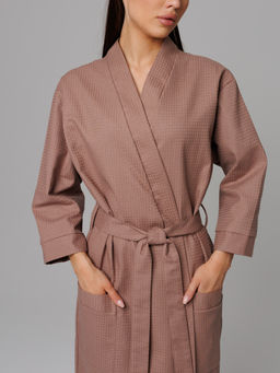 Женский укороченный вафельный халат с планкой коричневый В-11 (21)