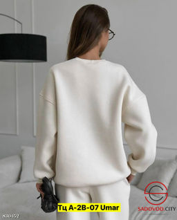 Спортивный женский костюм