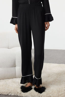 Trendyolmilla Siyah Dantelli ve Volan Detayl? Viskon Dokuma Pijama Tak?m? THMAW25PT00178