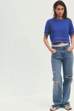TOP WITH TOPSTITCHING