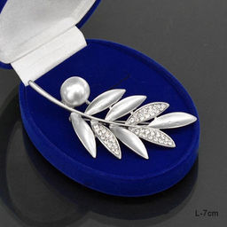 Брошь Лист 7 см / 59-13/2/ /уп 12/ с жемчугом/ серебро - Галеонтрейд фото 2
