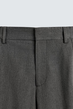 PANTAL?N WIDE FIT PLIEGUES / Gris