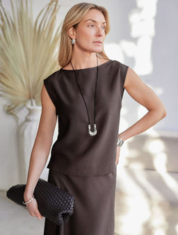 Топ c вырезом лодочка из плотного лиоцелла