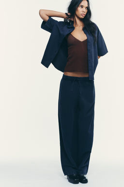 JOGGER TROUSERS WITH SEAMS