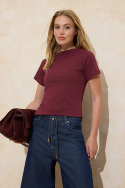 Bordo Relaxed/Rahat Kal?p Kay?k Yaka K?sa Kollu %100 Pamuk Orme T-Shirt TWOSS26TS00004