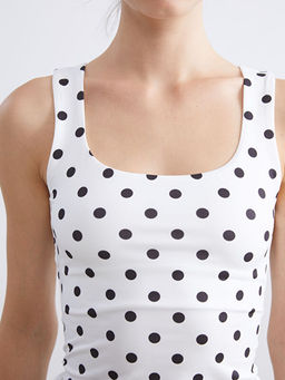 U Yaka Puantiyeli Kad?n Atlet