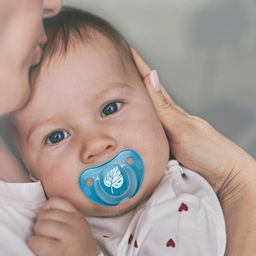 Соска - пустышка латексная классическая «Листочек», от 3 мес., синяя