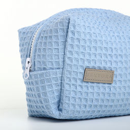 Косметичка женская на молнии TEXTURA, объёмная, средняя, мягкая, вафельная текстура, голубая  фото 7