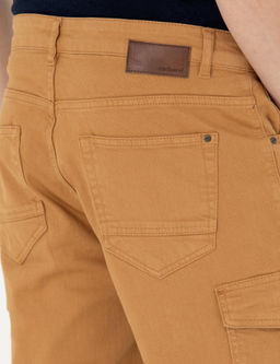 Джинсовые шорты-бермуды узкого кроя светло-коричневого цвета