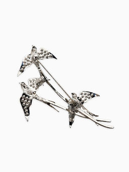 Брошь «Три ласточки», белая в серебре