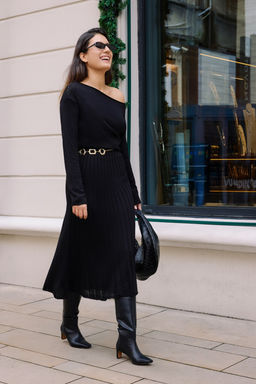 Siyah A-line Kay?k Yaka Maxi Triko Kemerli Uzun Elbise TWOAW26EL00013