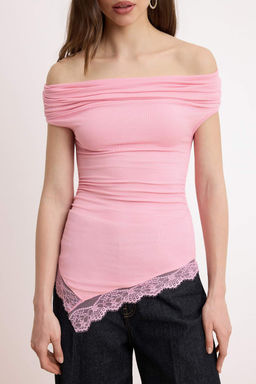 Pembe Fitted/Vucuda Oturan Carmen Yaka Kolsuz Dantel Detayl? Yumusak Orme Bluz TWOSS26BZ00728