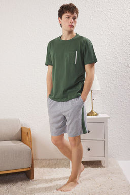TRENDYOL MAN Yesil Regular Fit Panelli Orme Sortlu Pijama Tak?m? TMNSS25PT00035