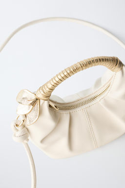 BOLSO BANDOLERA DETALLE FLOR / Blanco Crudo