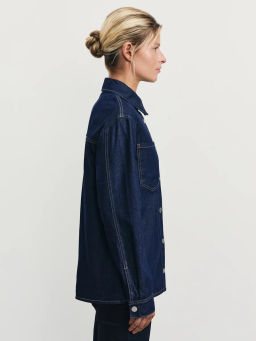 Джинсовая рубашка на пуговицах / Zarina фото 4