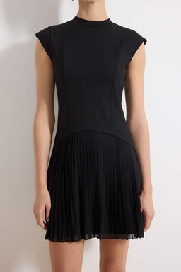 Siyah Duz Skater Bisiklet Yaka Dusuk Kol Kolsuz Mini Interlok Astarl? Orme Elbise TWOSS26EL00147