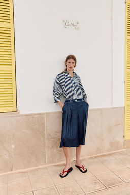 CAMISA CON LINO MANGA ABULLONADA / Azul / Blanco