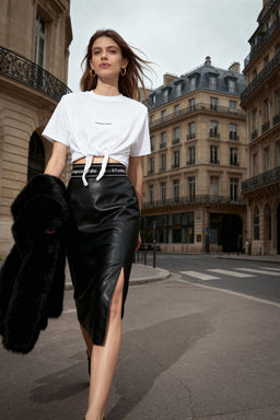 TRENDYOLMILLA X Sagaza Studio Siyah Sloganl? Orme T-Shirt TPRAW22TS0214  фото 15