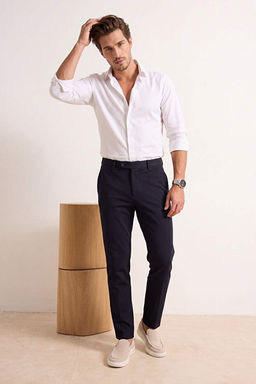 Lacivert Dar Kal_p/Slim Fit Boru Pa_a Y_ksek Bel Yazl_k Erkek Dokuma Pantolon TMNSS26PL00022