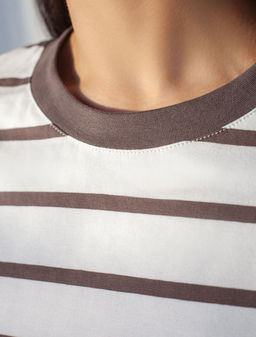 Свободная футболка в полоску из премиального хлопка с эластаном - Vilatte фото 2