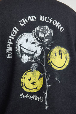 TRENDYOL MAN Un?sex Antrasit Oversize/Genis Kesim Smiley Orijinal Lisansl? S?rt Bask?l? Sweatshirt TMNAW25SW00132 - Trendyolmilla фото 4