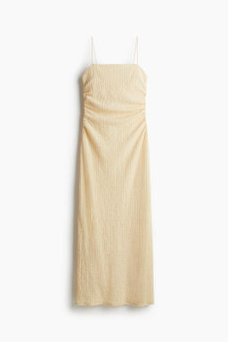 Vestido texturizado con tirantes espagueti