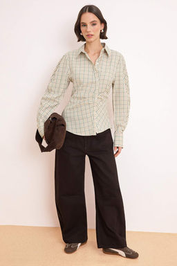 Yesil Ekoseli Balon Kol Detayl? Bele Oturan Asimetrik Kapama Dokuma Gomlek TWOSS26GO00068