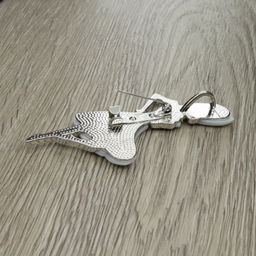 Брошь-подвеска "Мадам" со вставкой из черного перламутра