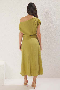 TRENDYOLMILLA Yag Yesili A Kesim Kay?k Yaka Midi Dokuma Elbise TWOSS25EL00726 фото 5