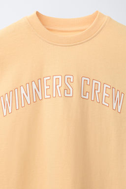 CAMISETA JOGGING TEXTO / Mandarina