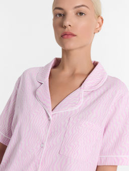 Комплект женский (жакет, бриджи) в лиловом цвете с принтом лиловые волны 592505 - Mark formelle фото 5