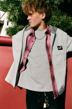 SOBRECAMISA SARGA ACID WASH CAPUCHA FELPA / Gris topo