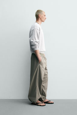 PANTAL?N PARACHUTE RELAXED FIT / Khaki claro - Zara фото 4