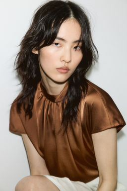 Blusa de sat?n con cuello elevado - H&m фото 2