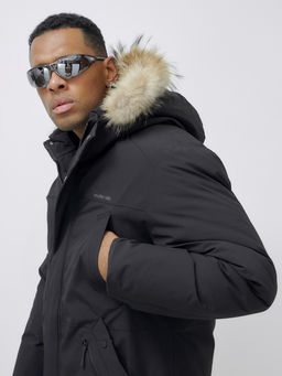 Парка зимняя с мехом черного цвета до - 30