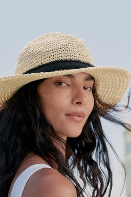 CONTRAST BAND HAT