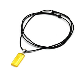 Стильная подвеска на шнурке с янтарем Пластина 12*25мм цв.лимонный, 40см