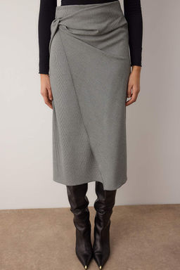 Siyah-Beyaz Anvelop Detayl? Midi Dokuma Etek TWOAW26ET00157