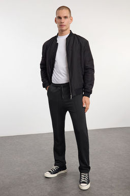 TRENDYOL MAN Siyah Straight Kesim Etiket ve Dikis Detayl? Kal?n Esofman Alt? TMNAW25EA00013