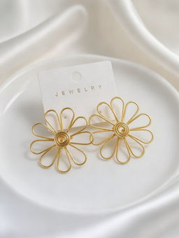 Стильные серьги