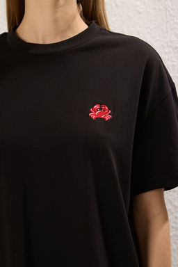 Siyah %100 Pamuk Nak?sl? Oversize/Genis Kal?p Bisiklet Yaka Orme T-Shirt TWOSS24TS00102