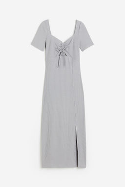 Vestido ajustado con detalles cut-out
