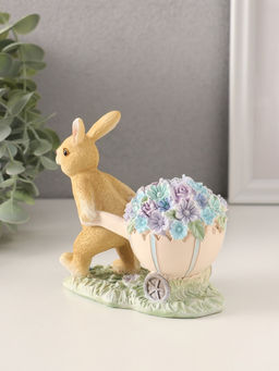 Фигурка полистоун Зайчик с тележкой роз и незабудок, 11?6?10.5 см